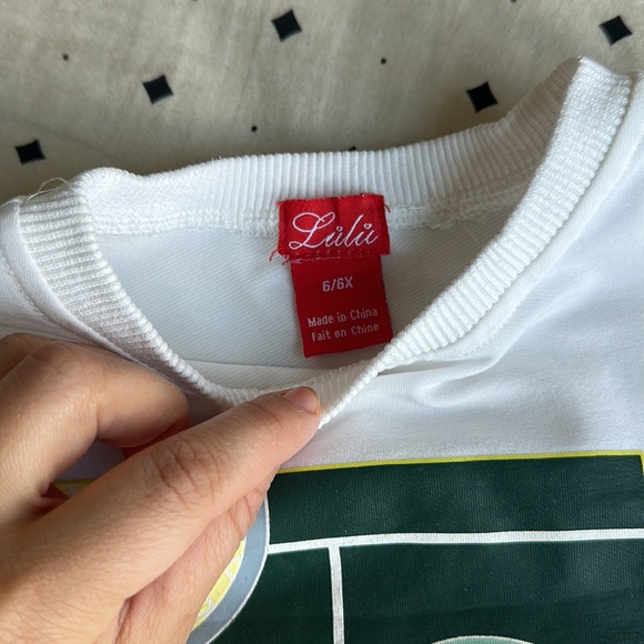 Lulu kids lightweight sweatshirt top. Size 6/6x - Picture 3 of 5